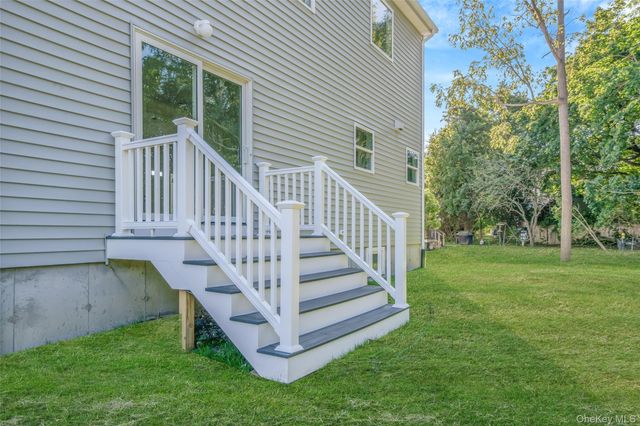 817 Pondview Road, Riverhead, NY 11901