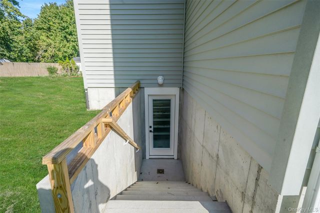 817 Pondview Road, Riverhead, NY 11901