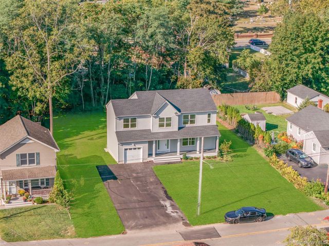 817 Pondview Road, Riverhead, NY 11901
