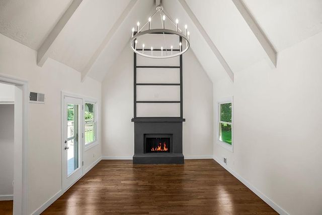 9209 Roe Avenue, Prairie Village, KS 66207