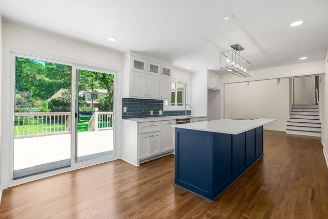 9209 Roe Avenue, Prairie Village, KS 66207