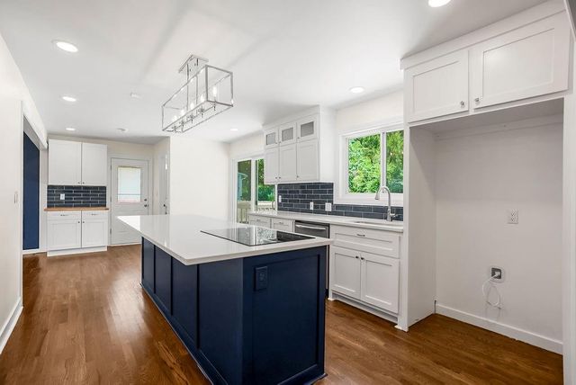 9209 Roe Avenue, Prairie Village, KS 66207