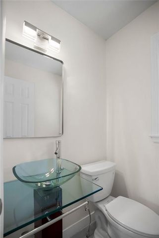 9209 Roe Avenue, Prairie Village, KS 66207