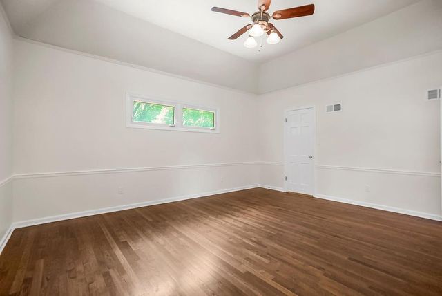 9209 Roe Avenue, Prairie Village, KS 66207