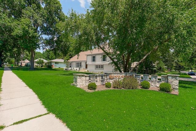 9209 Roe Avenue, Prairie Village, KS 66207