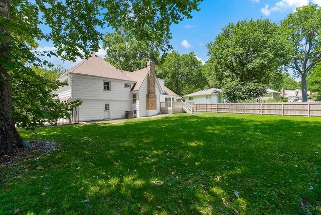 9209 Roe Avenue, Prairie Village, KS 66207