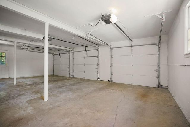 9209 Roe Avenue, Prairie Village, KS 66207