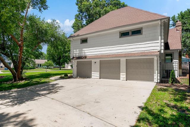 9209 Roe Avenue, Prairie Village, KS 66207