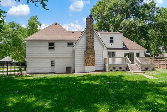 9209 Roe Avenue, Prairie Village, KS 66207