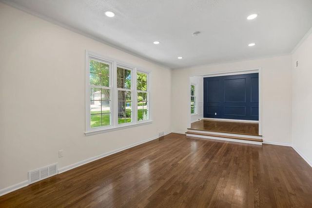 9209 Roe Avenue, Prairie Village, KS 66207
