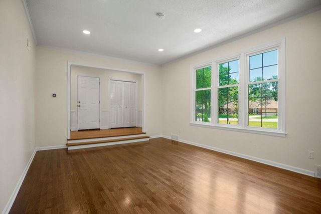 9209 Roe Avenue, Prairie Village, KS 66207