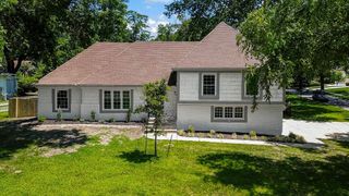 9209 Roe Avenue, Prairie Village, KS 66207