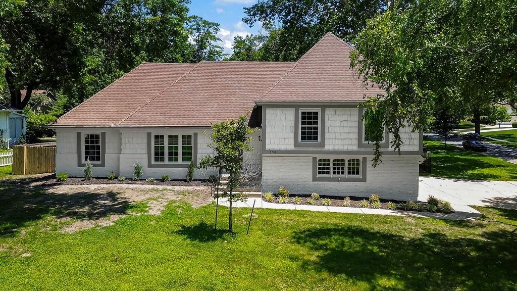 9209 Roe Avenue, Prairie Village, KS 66207