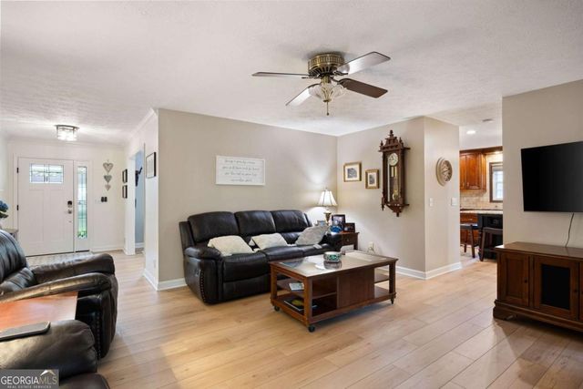 2058 Shillingwood Drive NW, Kennesaw, GA 30152