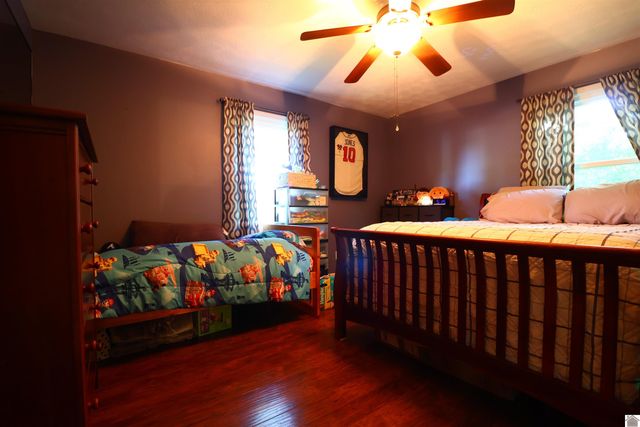2120 Knob hill Dr, Paducah, KY 42003