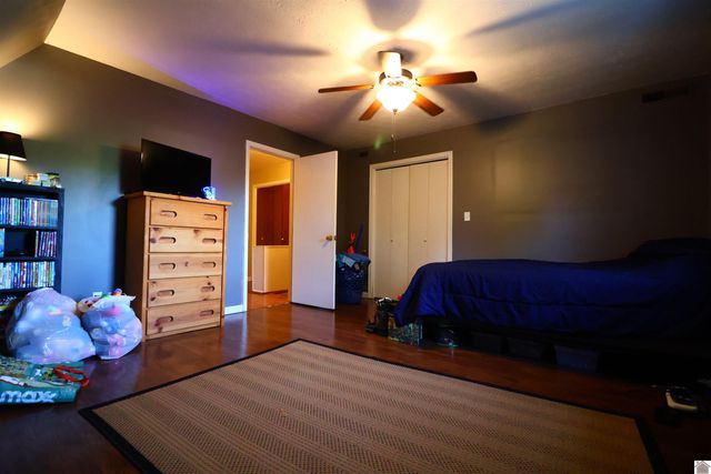 2120 Knob hill Dr, Paducah, KY 42003