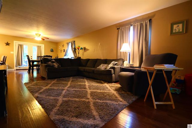 2120 Knob hill Dr, Paducah, KY 42003