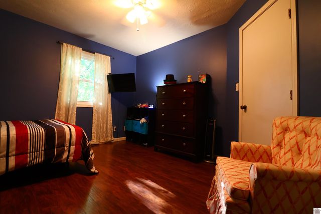 2120 Knob hill Dr, Paducah, KY 42003