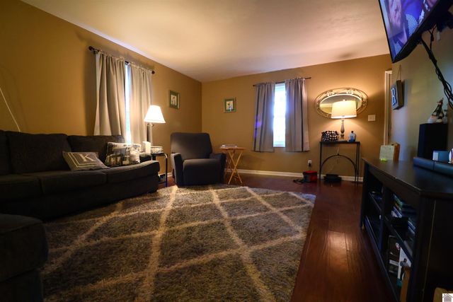 2120 Knob hill Dr, Paducah, KY 42003