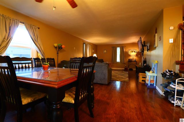 2120 Knob hill Dr, Paducah, KY 42003