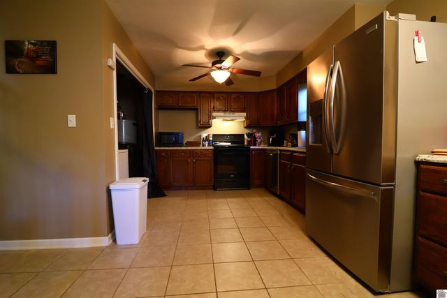 2120 Knob hill Dr, Paducah, KY 42003