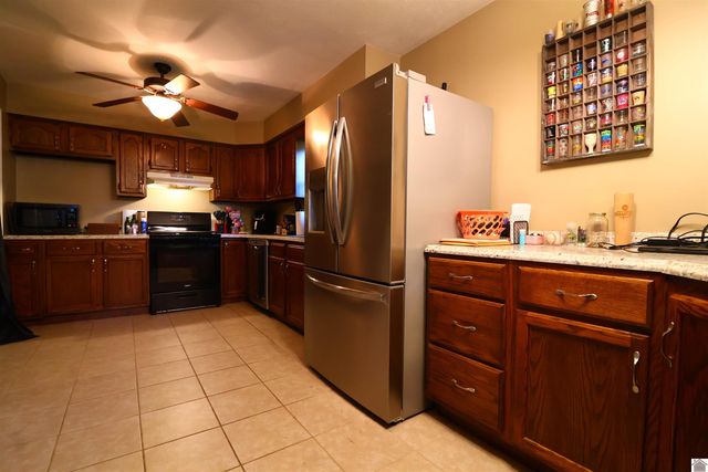 2120 Knob hill Dr, Paducah, KY 42003