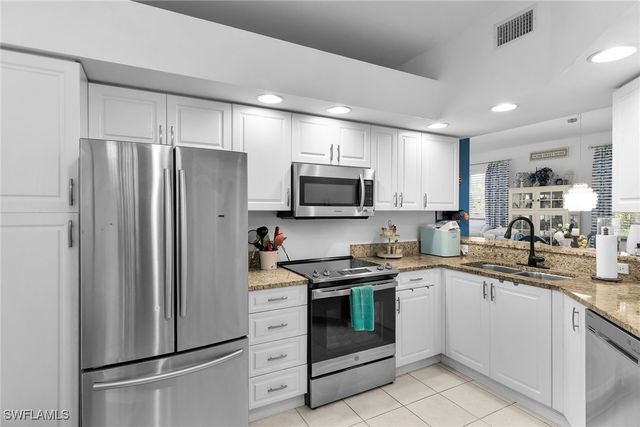 350 Newport DR 1906, Naples, FL 34114