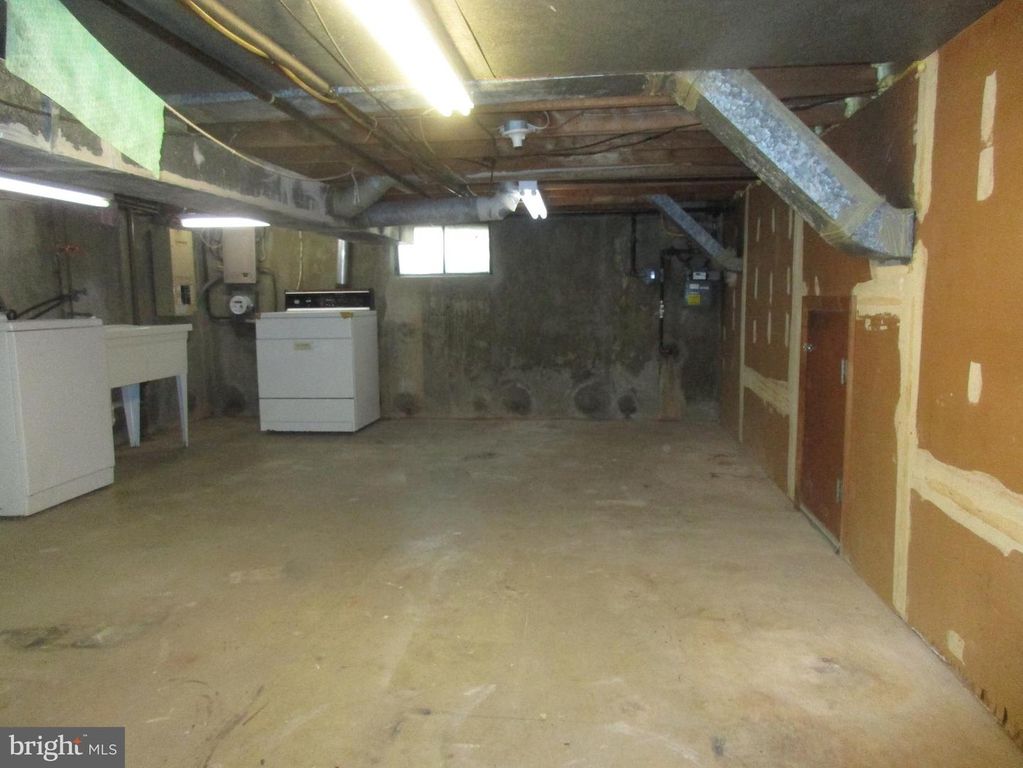 4739 MARYKNOLL RD, Baltimore, MD 21208