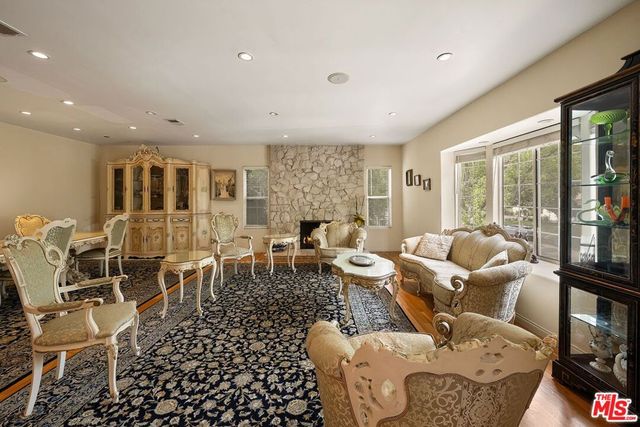 2201 Hillsboro Avenue, Los Angeles, CA 90034