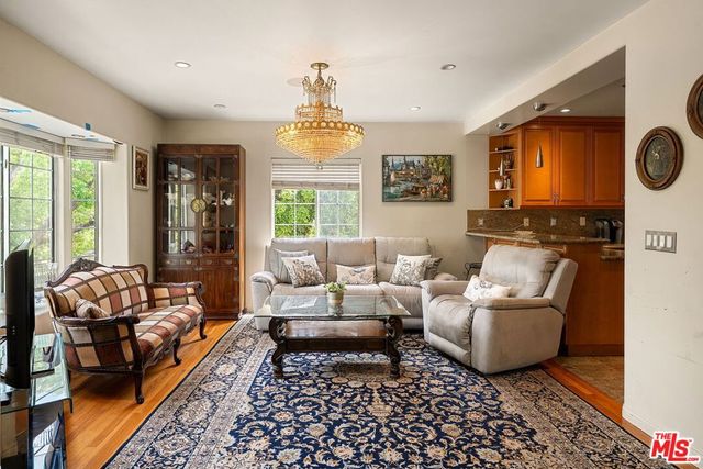 2201 Hillsboro Avenue, Los Angeles, CA 90034