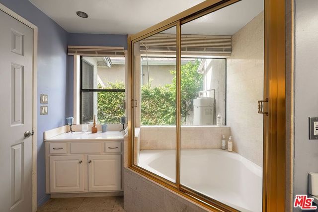 2201 Hillsboro Avenue, Los Angeles, CA 90034