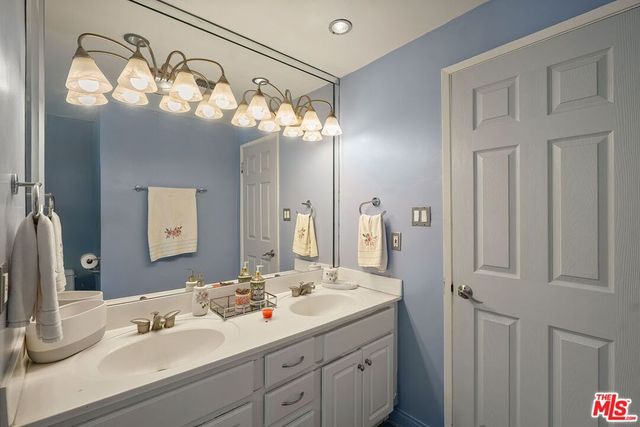 2201 Hillsboro Avenue, Los Angeles, CA 90034