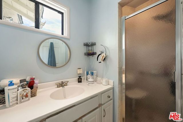 2201 Hillsboro Avenue, Los Angeles, CA 90034