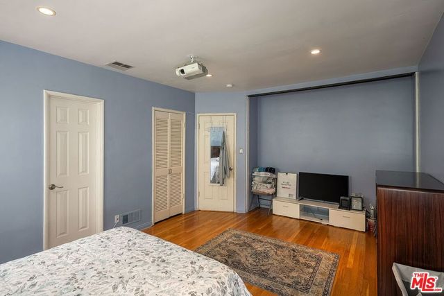 2201 Hillsboro Avenue, Los Angeles, CA 90034