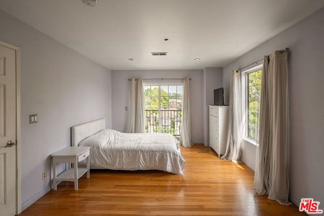 2201 Hillsboro Avenue, Los Angeles, CA 90034