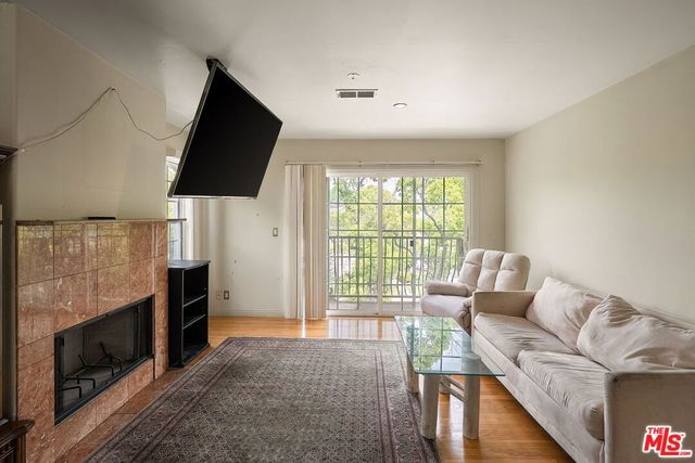 2201 Hillsboro Avenue, Los Angeles, CA 90034