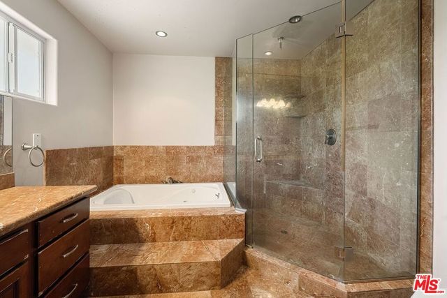 2201 Hillsboro Avenue, Los Angeles, CA 90034