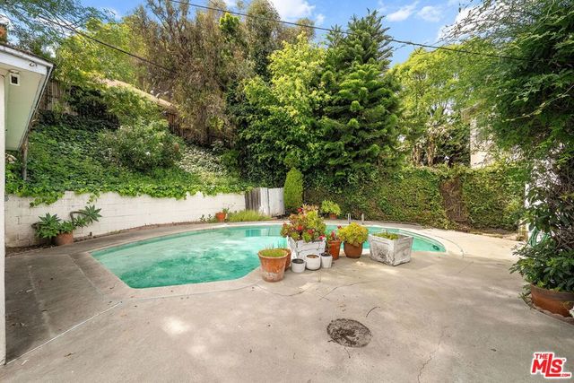 2201 Hillsboro Avenue, Los Angeles, CA 90034