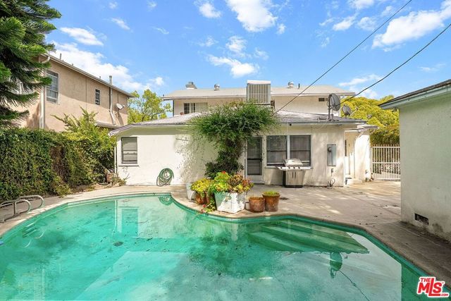 2201 Hillsboro Avenue, Los Angeles, CA 90034