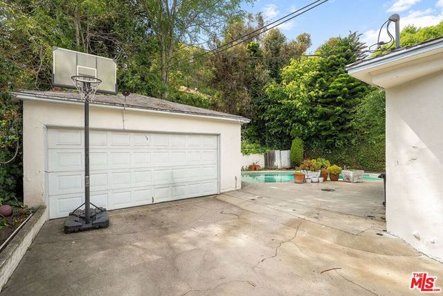 2201 Hillsboro Avenue, Los Angeles, CA 90034