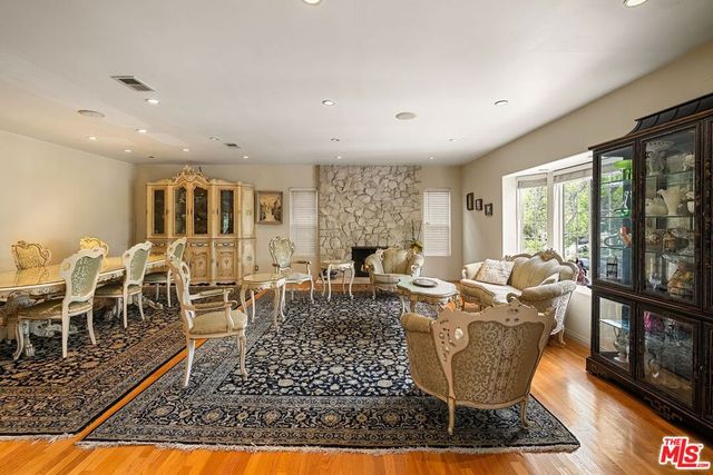 2201 Hillsboro Avenue, Los Angeles, CA 90034