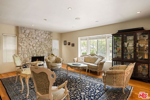 2201 Hillsboro Avenue, Los Angeles, CA 90034