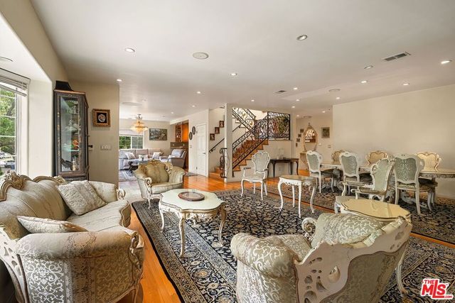 2201 Hillsboro Avenue, Los Angeles, CA 90034