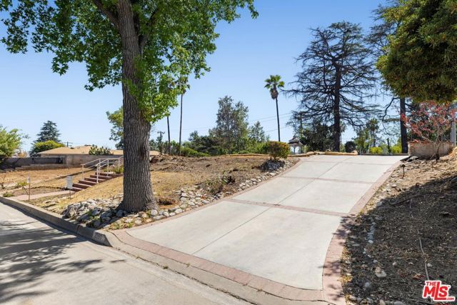 2261 Sinaloa Avenue, Altadena, CA 91001