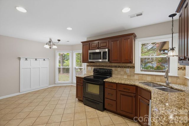 6632 Elmstone Drive, Charlotte, NC 28277