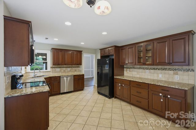 6632 Elmstone Drive, Charlotte, NC 28277