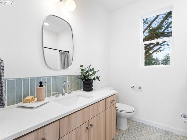 7560 N Emerald Ave, Portland, OR 97217
