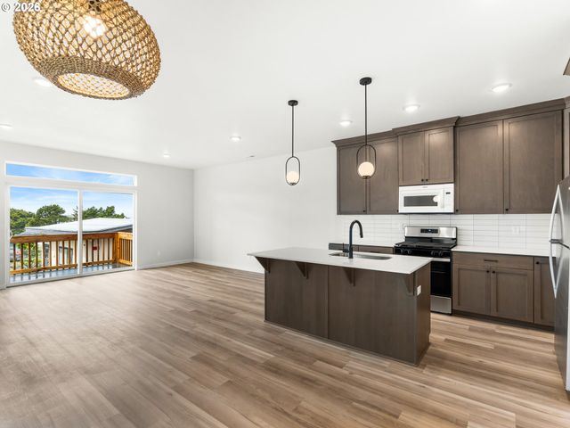 7560 N Emerald Ave, Portland, OR 97217