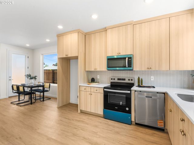 7560 N Emerald Ave, Portland, OR 97217