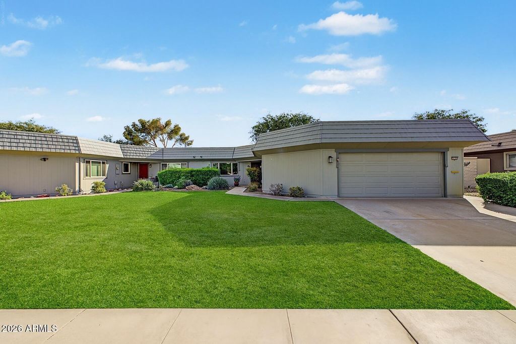 10189 W PINEAIRE Drive, Sun City, AZ 85351 — exterior
